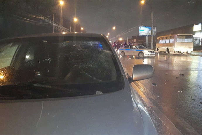 Мужчина погиб после наезда двух авто в Новосибирске