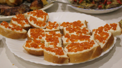 В Роспотребнадзоре рассказали, как отличить настоящую икру от подделки