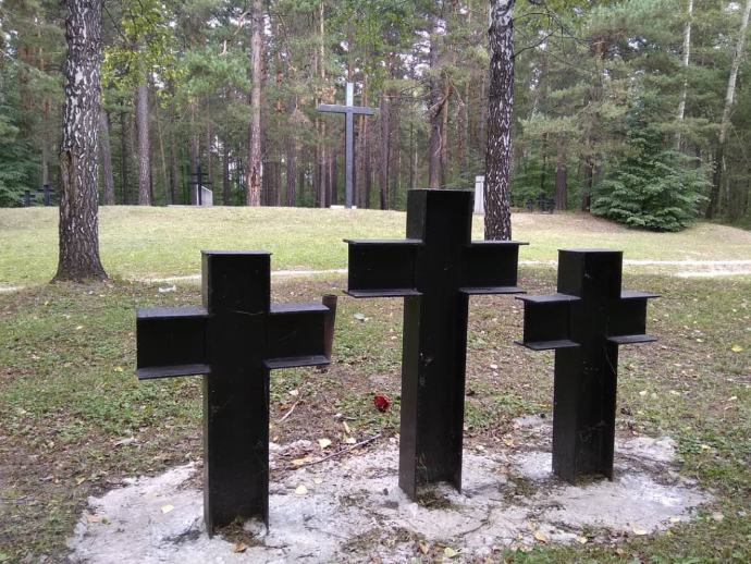 «Я плюю на ваши могилы»: работник крематория пообещал кресты продавцам в Новосибирске