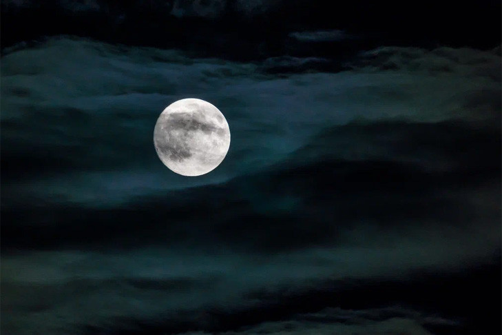 Ноябрьская Луна охотника: Новосибирск готовится наблюдать Суперлуние-2025