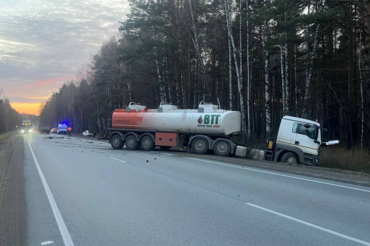 Трагедия на пути в Новосибирск: ДТП с грузовиком унесло жизнь пассажира