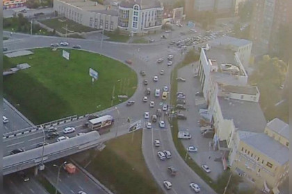 Велосипедист сбил двух женщин в центре Новосибирска