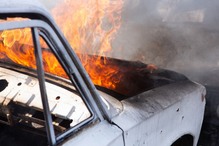 В Линево сожгли автомобиль предполагаемого педофила