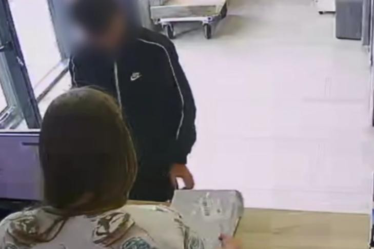 Кроссовки для богачей на секонд в пункте выдачи подменил житель Новосибирска