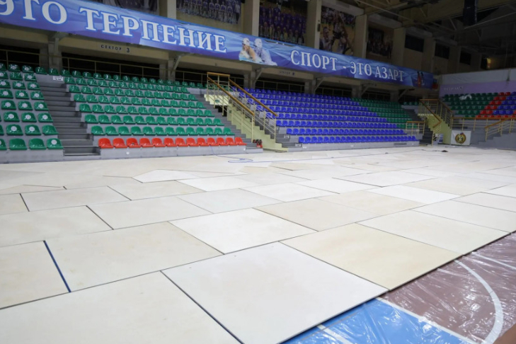 Обновят пол на 800 квадратных метров. Фото: правительство Новосибирской области Обновят пол на 800 квадратных метров. Фото: правительство Новосибирской области