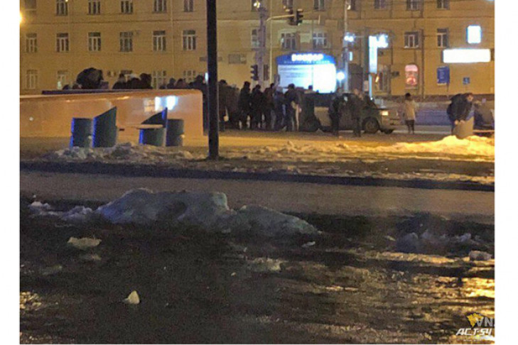 Факт массового испражнения в фонтан ГПНТБ опровергла полиция