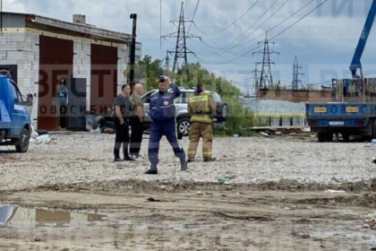 Без одежды и волос после удара током остался водитель погрузчика в Новосибирске