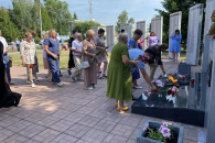 В Усть-Тарке в День памяти и скорби состоялось возложение цветов к Вечному огню