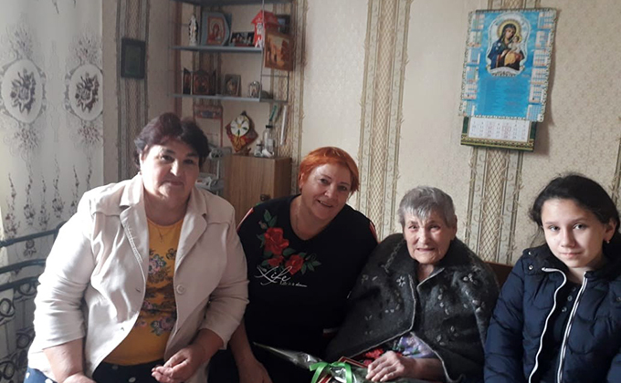 «Читает без очков»: 95-летний юбилей отметила жительница Коченево