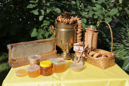 Малыши из детского сада «Егорка» отправили мед мобилизованным на СВО бойцам