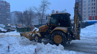 Дорожные службы Новосибирска усилили уборку улиц из-за снегопада