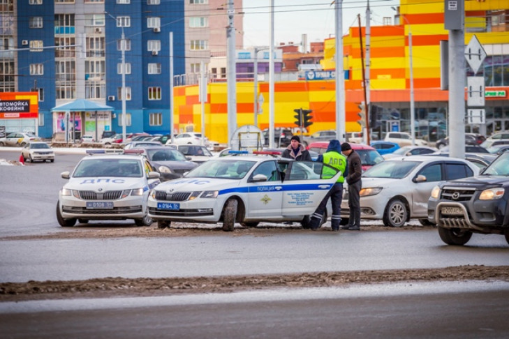 Новосибирских водителей чаще будут штрафовать в 2022 году – эксперты