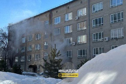 Пожар вспыхнул на втором этаже учебного корпуса НГТУ