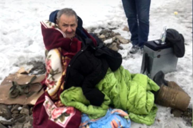 Двое мужчин ушли в ледяную полынью в Новосибирске
