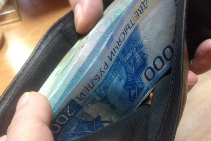 Штраф 50 тыс. рублей за отказ от новых купюр грозит продавцам