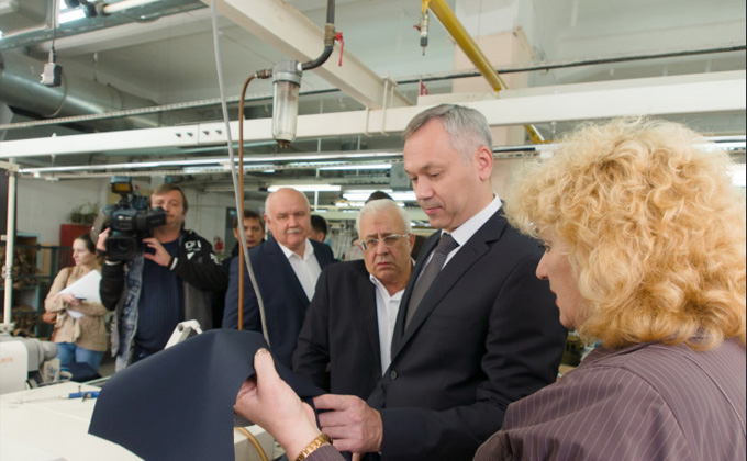 Губернатор побывал на крупнейшей швейной фабрике Новосибирска