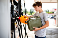 Штрафовать за продажу топлива подросткам предлагают в Новосибирской области