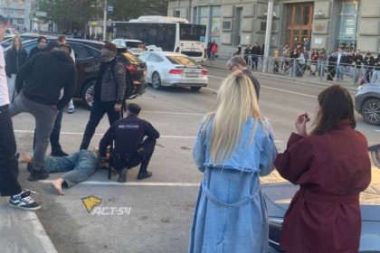 В Новосибирске осудили пьяного бармена за прыжки на крышах авто