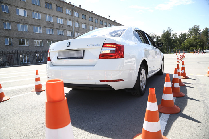 Автошколу привлекли к ответственности за взятки сотруднику ГАИ в Новосибирске