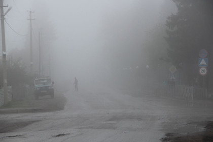 Густой туман запер в домах жителей Кыштовки