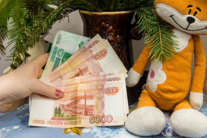 Лучшим подарком на Новый год жители Новосибирска назвали деньги