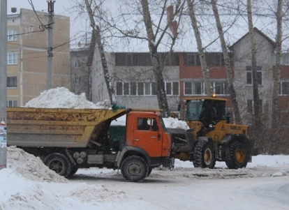 Последствия снегопада ликвидируют в городе Искитиме