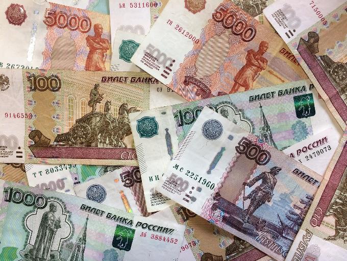 В Новосибирске сотрудник ФСБ отказался от 100 тысяч рублей