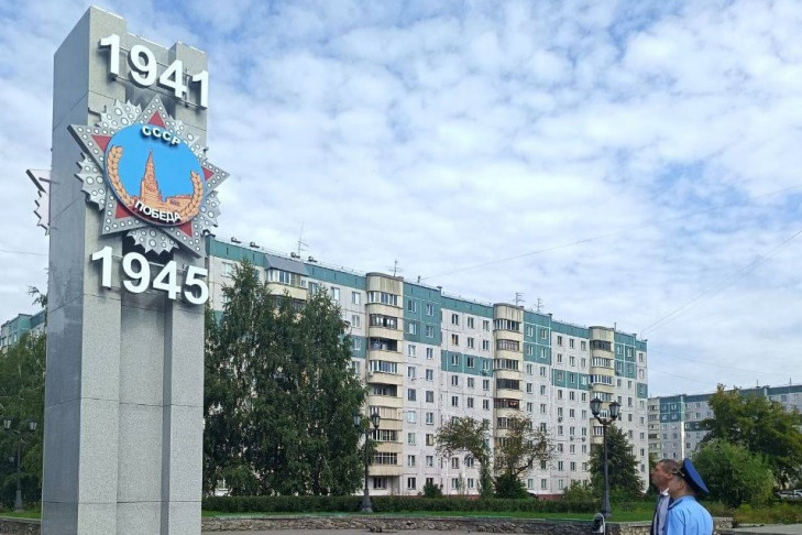 Прокуратура добилась ремонта стелы на бульваре Победы в Новосибирске