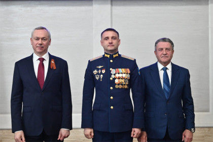 Десяткам жителей Новосибирской области вручены заслуженные государственные и региональные награды