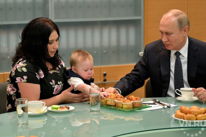 Маткапитал начнут выдавать за первого ребенка - послание Президента РФ
