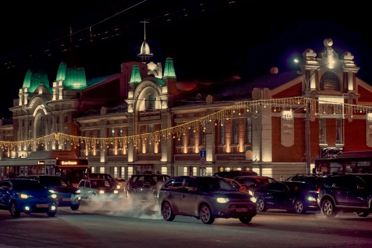 «Научу держать отвертку» – мэр Локоть распорядился починить новогодние гирлянды в Новосибирске