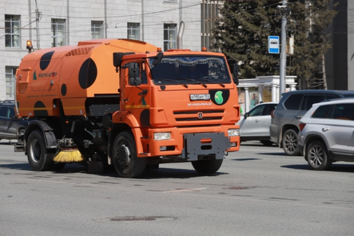 Специальными шампунями коммунальщики хотят вымыть улицы Новосибирска