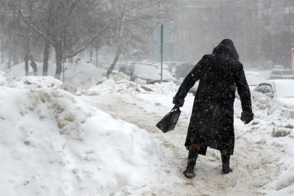 Снегом завалили дорожники тротуары частного сектора в Новосибирске