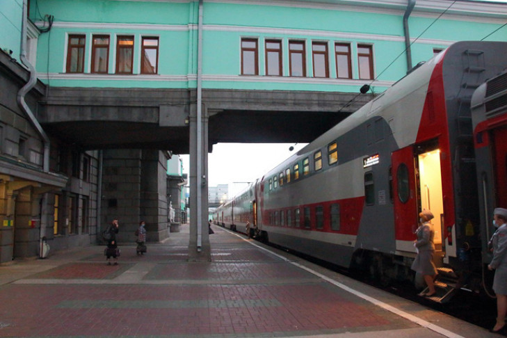 VIP-туристы впервые увидели Новосибирск из двухэтажных вагонов