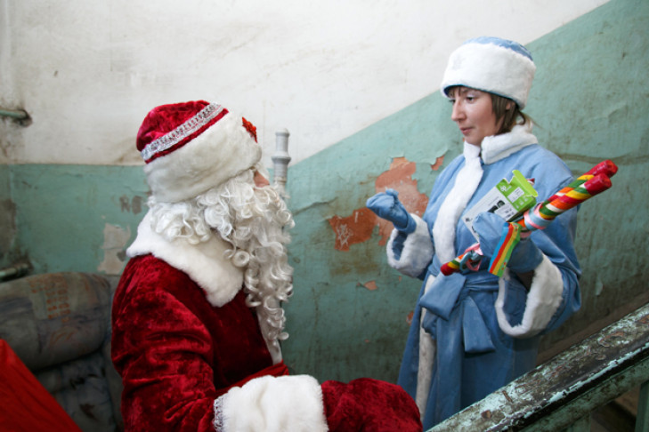 Что дарят бездомным и сиротам на Новый год благотворители в Новосибирске