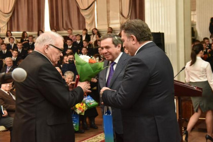 Первые новосибирцы награждены юбилейными медалями области  