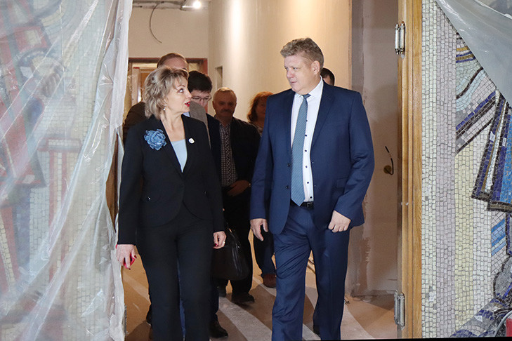 Анатолий Серышев ознакомился с ходом ремонтно-реставрационных работ в ГПНТБ