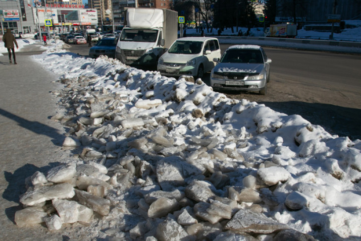 По новому рецепту сделали противогололедную смесь в Новосибирске