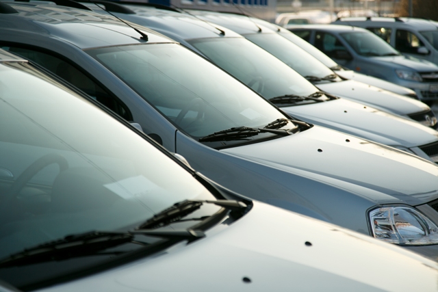 Новосибирцы массово продают почти новые автомобили 