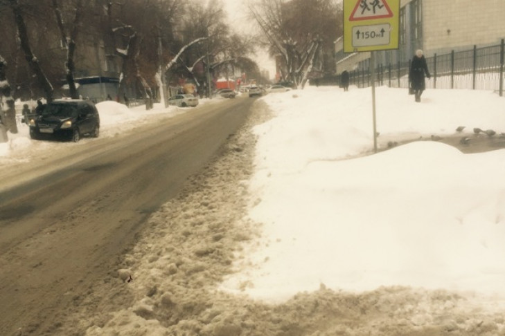 Мэрия Новосибирска: уборке снега мешают оставленные автомобили
