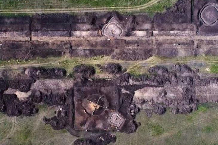 Древние курганы с оружием и украшениями нашли археологи в Чановском районе