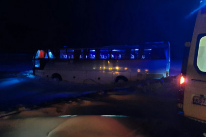 Рейсовый автобус до Казахстана слетел с трассы в Черепановском районе