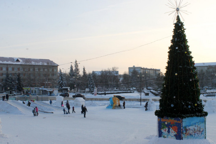 Зимний городок с лабиринтом и видеокамерами открылся в Куйбышеве