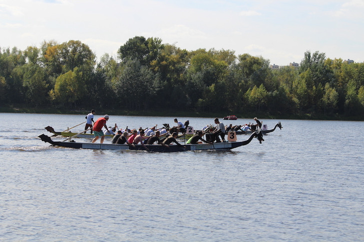 Новосибирские гребцы на лодках «Дракон» стали призёрами соревнований в Омске