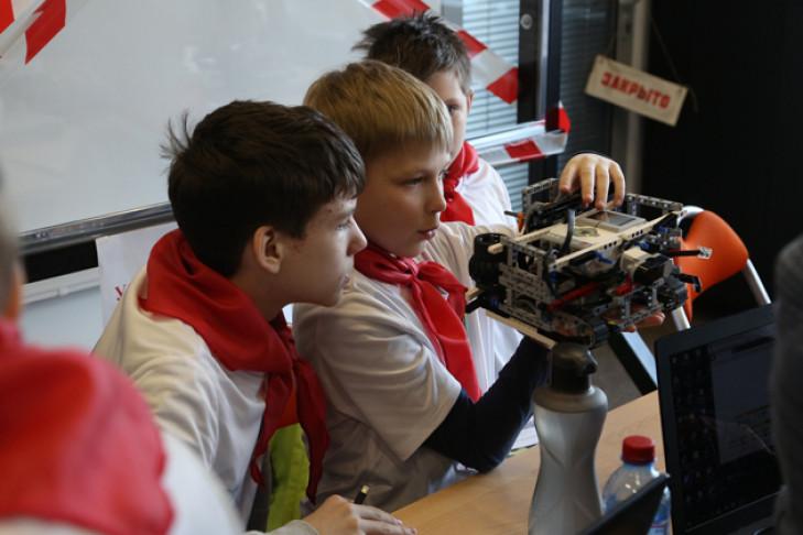 Битву роботов устроили школьники в Академгородке – фоторепортаж
