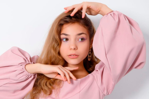 Школьница из Новосибирска стала самой красивой девочкой-моделью во Вселенной