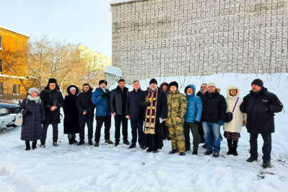 У разрушенного беглым генералом Затынайко храма отслужили молебен в Новосибирске