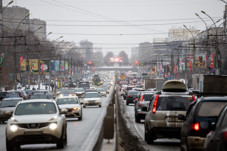Схему движения транспорта изменили на двух перекрёстках в Новосибирске