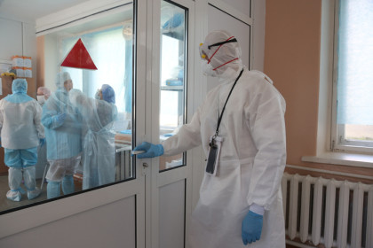 Инфекционист Поздняков оценил риск завоза лихорадки Эбола в Новосибирск