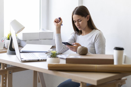 Почти половина жителей Новосибирска планирует подработку на новогодних праздниках